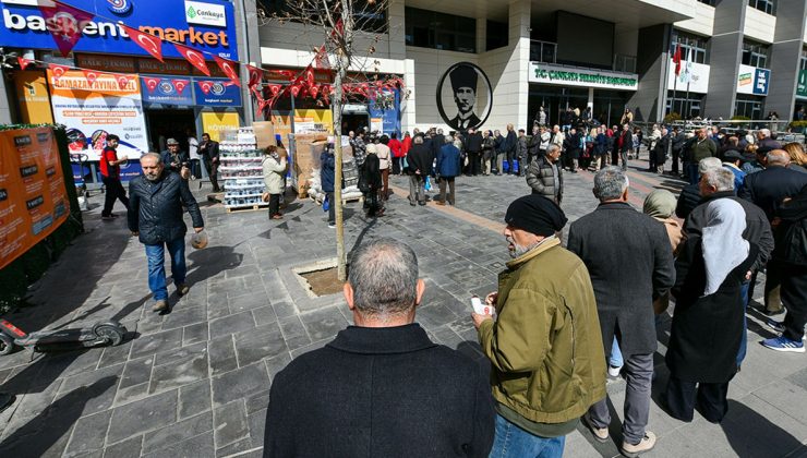 Ankara’da ucuz et kuyruğu