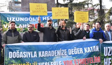 Uzungöl’de yapılması planlanan HES’e vatandaşlardan protesto