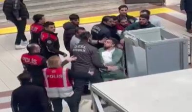 Polisi şehit eden kişinin yakınları adliyede 1 polisi yaraladı