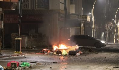 Van’da protestolar devam ederken 15 günlük yasak