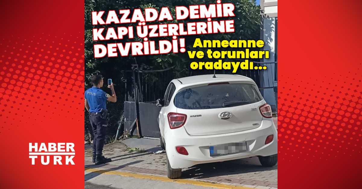 Üzerlerine otomobilin çarptığı demir kapı devrildi!