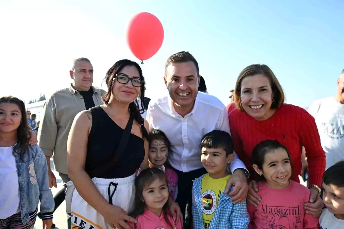 Balıkesir’de Cumhuriyetin 101. Yılı İçin Uçurtma Şenliği Düzenlendi