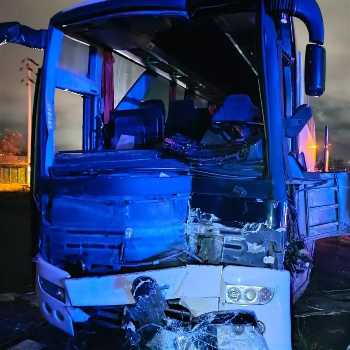 Yalova’da İşçi Servisi Kaza Yaptı