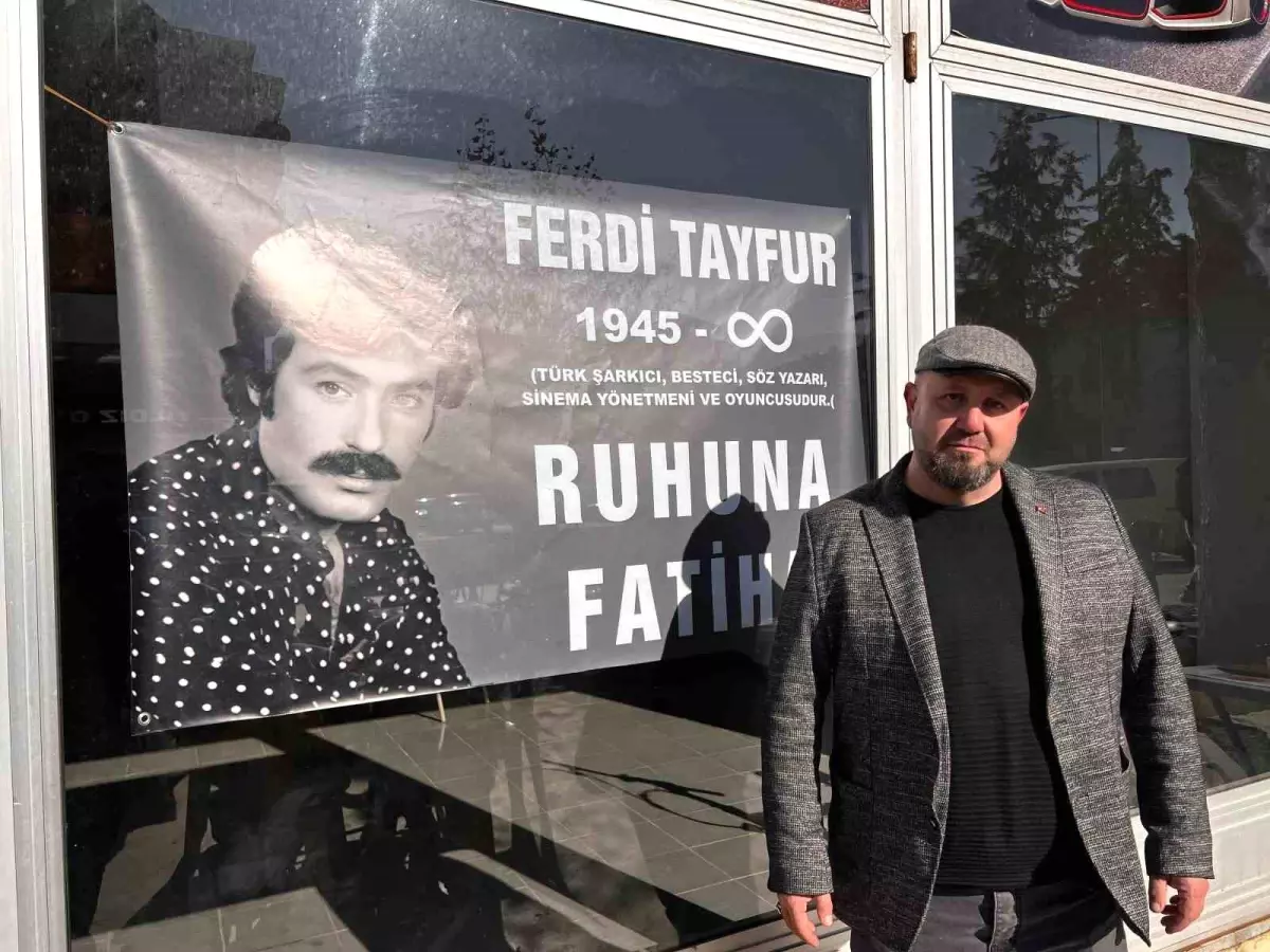 Ali Uğur’dan Ferdi Tayfur Anısına Pişi Dağıtımı