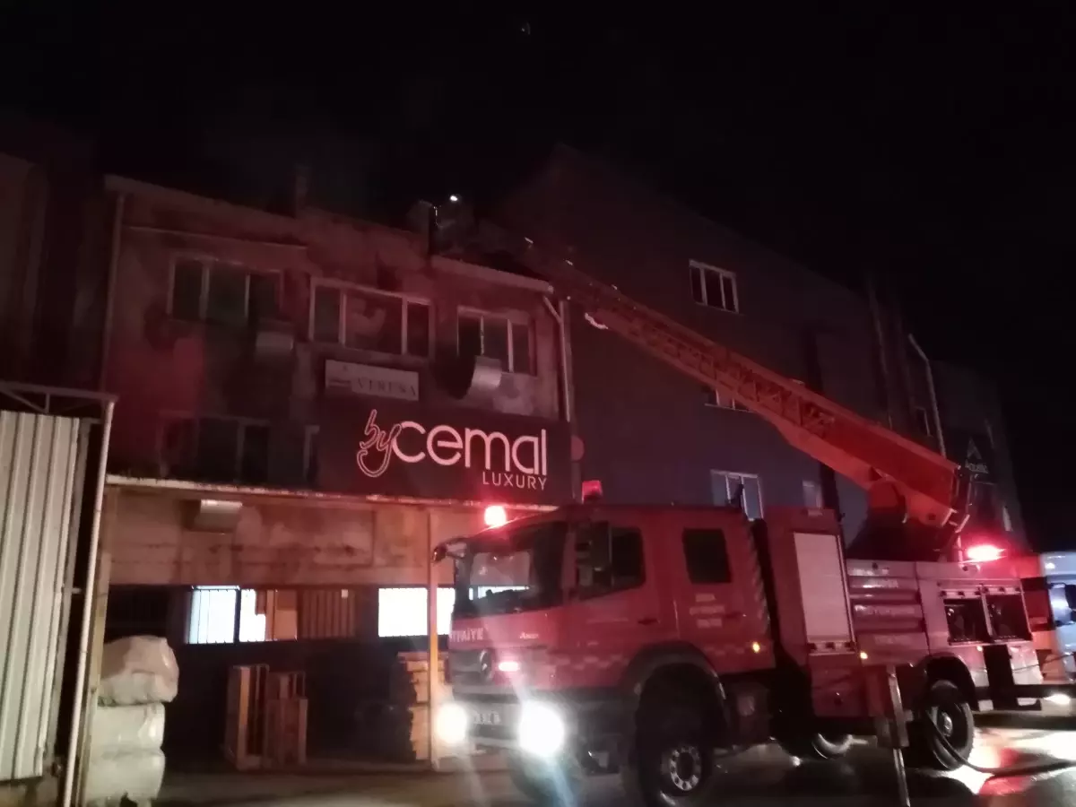 Bursa’da Mobilya İmalathanesinde Yangın Çıktı