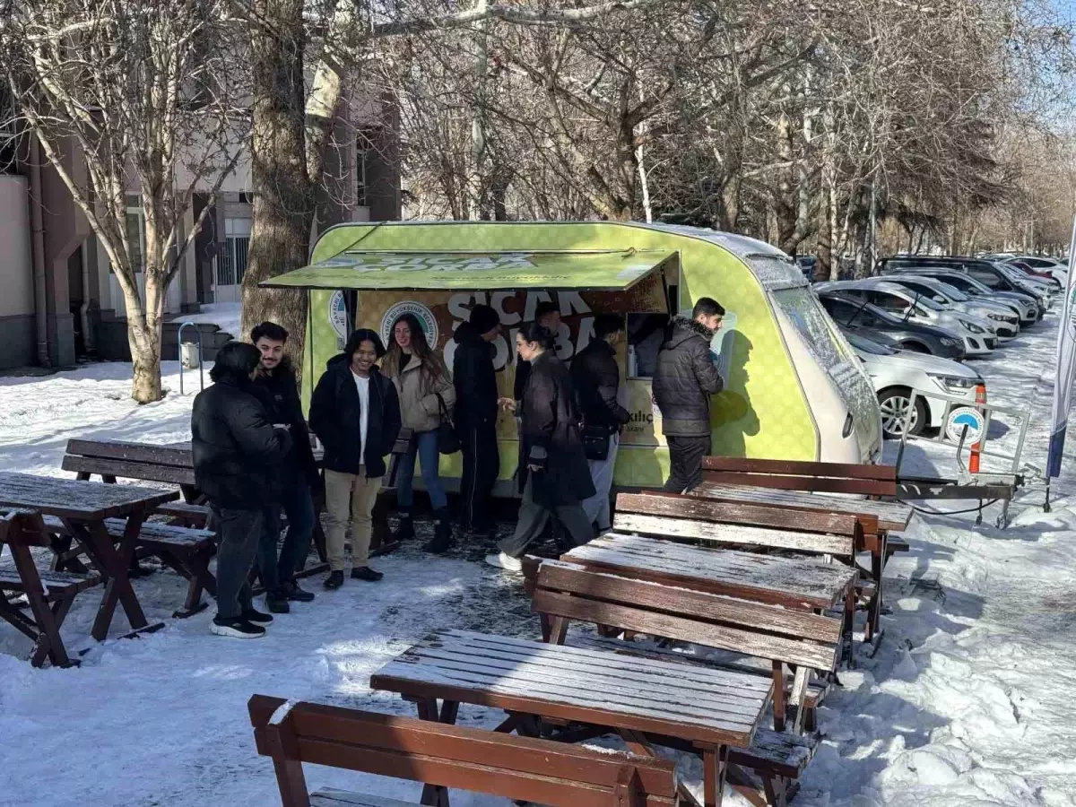 Kayseri Belediyesi’nden Öğrencilere Sıcak Çorba Hizmeti