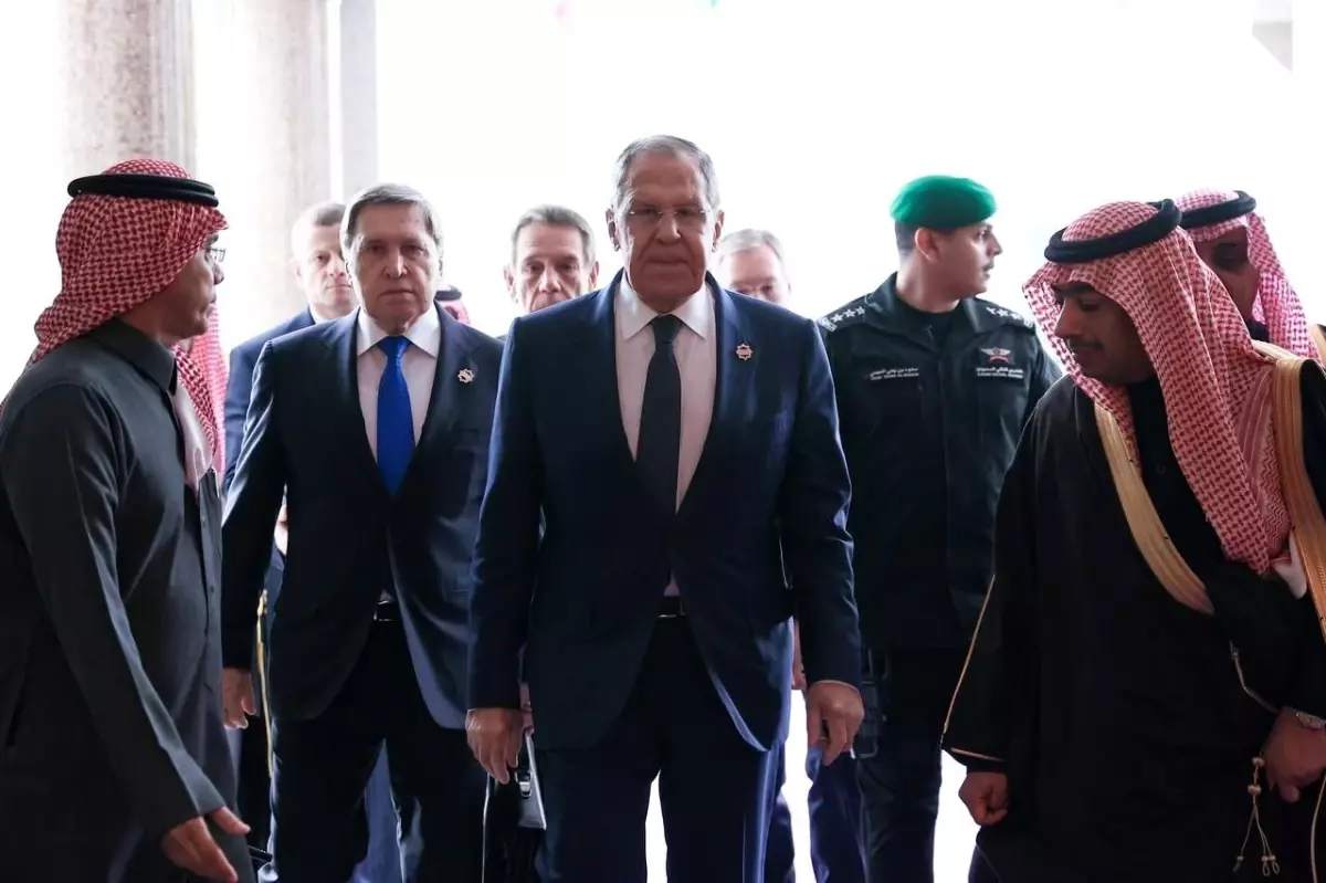 Rubio ve Lavrov Suudi Arabistan’da Bir Araya Geldi
