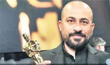 Oscar kazanan yönetmene de saldırdılar!