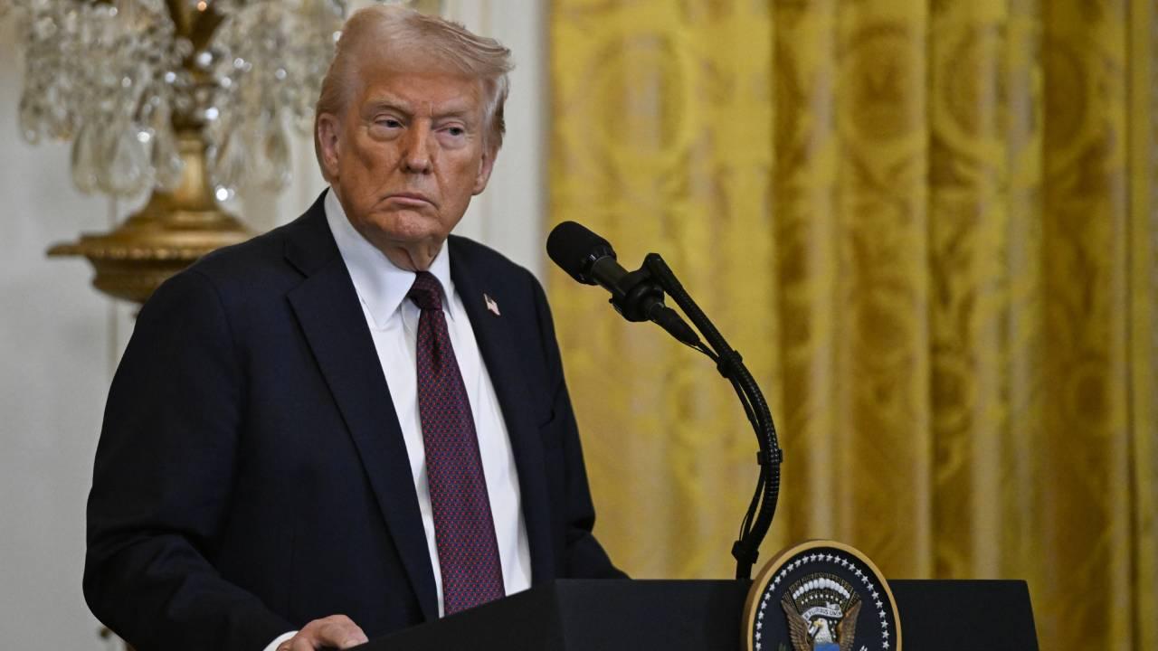Trump, çete üyelerinin sınır dışı edilmesine karşı çıkan yargıcın emrini Yüksek Mahkemeye taşıdı