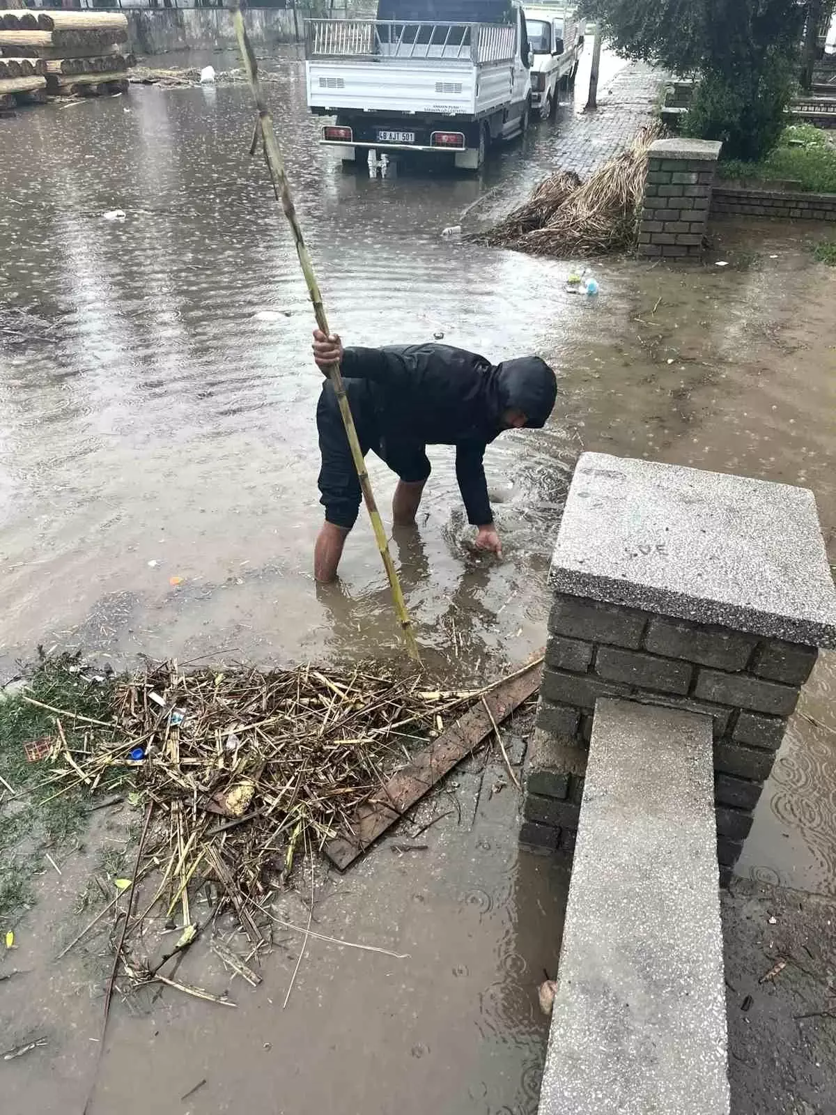 Aydın’da Sağanak Yağış ve Gider Tıkanıklığı