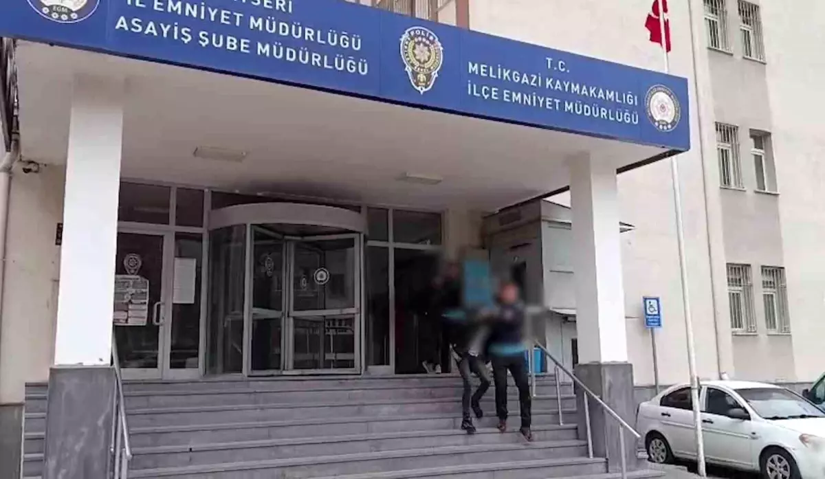 Kayseri’de Gasp ve Uyuşturucudan İki Tutuklama