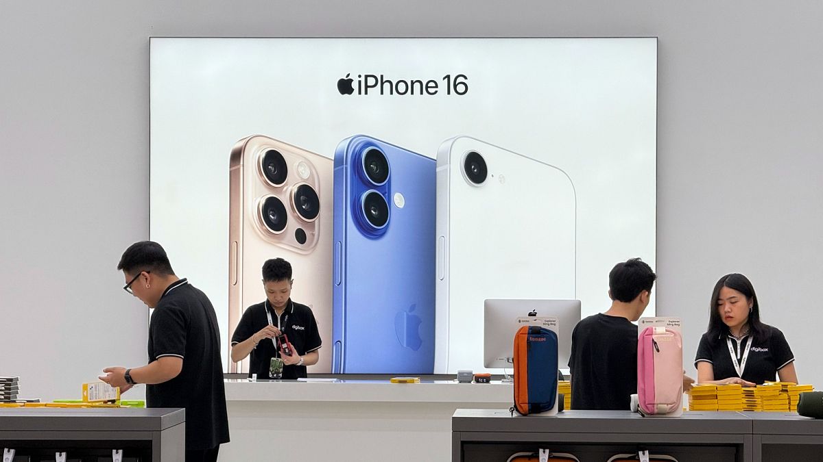 Trump iPhone’ların ABD’de üretilmesini istiyor, Apple’ın ise Çin’i terk etmesi pek olası değil